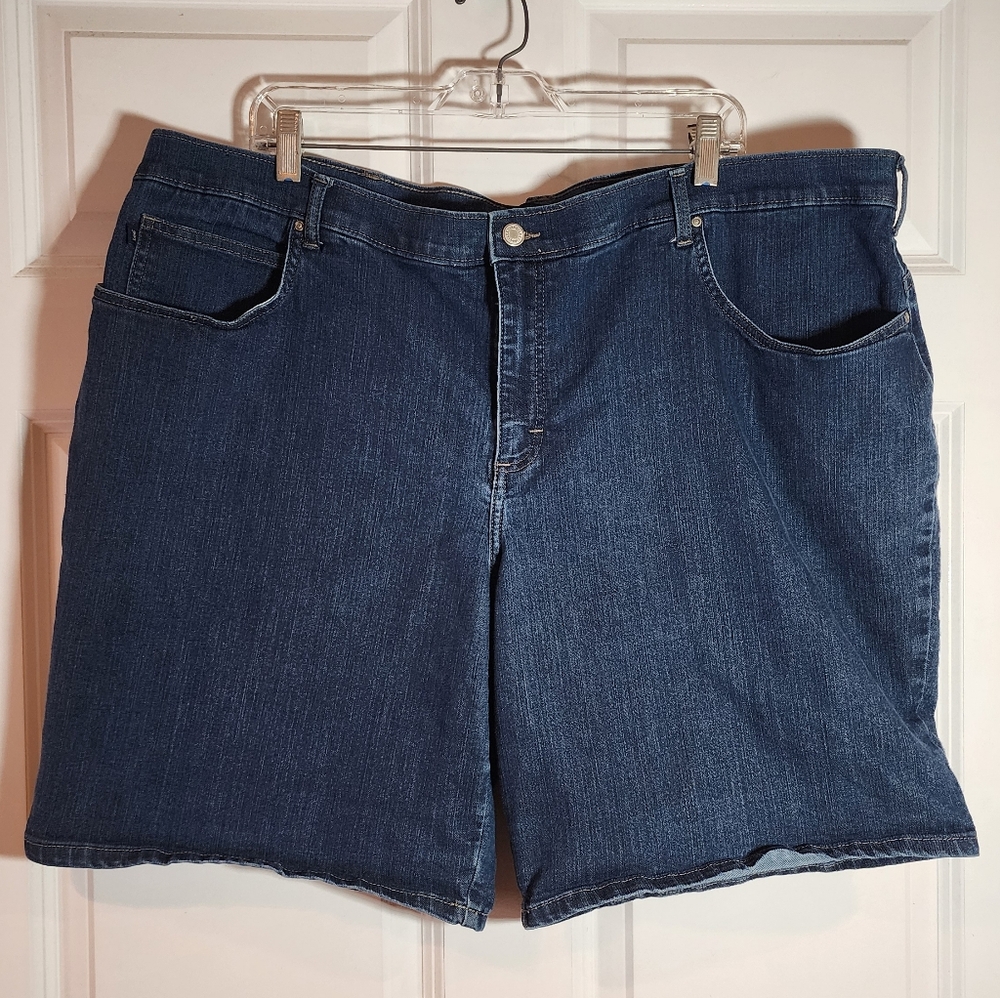 Lee Relaxed Fit Women's Plus Blue Denim Shorts 9in Inseam 22W